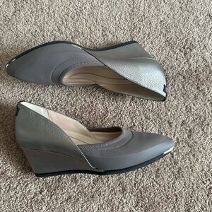 Cole Haan Grand Ambition Grey Leather Wedge Pump - Size 8